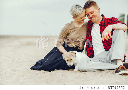 happy couple on a beach 85799252