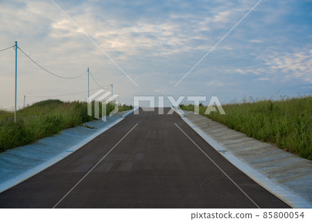 Nostalgic image that makes you feel nostalgic (road / center) 85800054