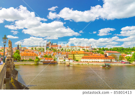 View of Prague old town, historical center with Prague Castle 85801413