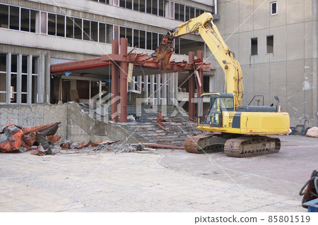 Heavy equipment for dismantling dilapidated public buildings Heavy equipment for dismantling dilapidated public buildings 85801519