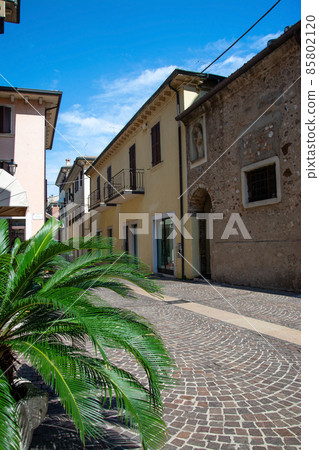 Peschiera del Garda, Venetia, Italy 85802120