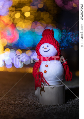 冬夜燈飾和手工雪人 85802398