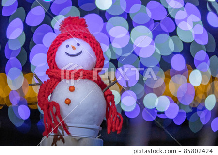 冬夜燈飾和手工雪人 85802424