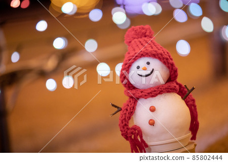 冬夜燈飾和手工雪人 85802444
