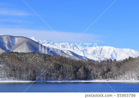 冬天的青木湖和白馬山 85803786