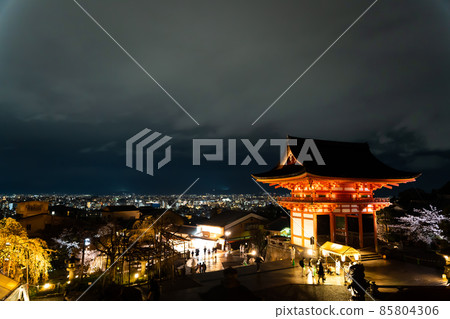 Temple in the rain 85804306