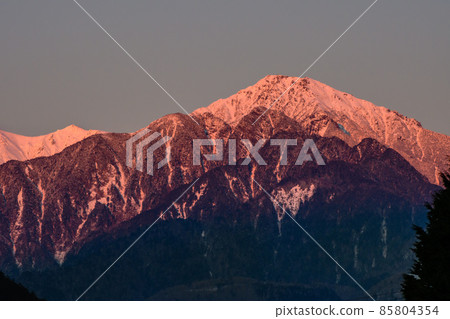 傍晚的雪山 85804354