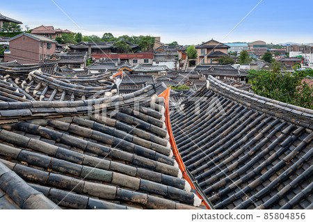 首爾鐘路區北村韓屋村屋頂瓦片 85804856