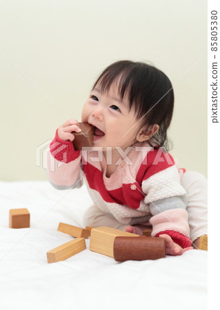 0 year old baby girl playing with blocks 85805380
