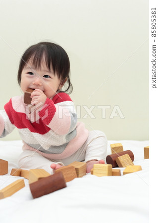 0 year old baby girl playing with blocks 85805381