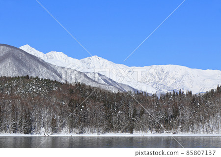 冬天的青木湖和白馬宮山 85807137