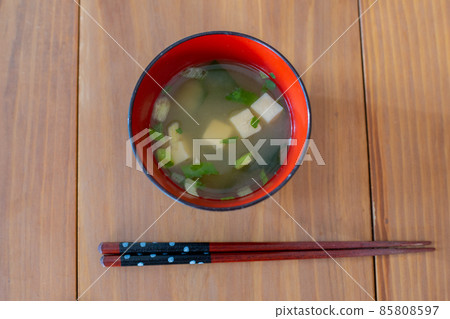 Tofu and seaweed miso soup Tofu and seaweed miso soup 85808597