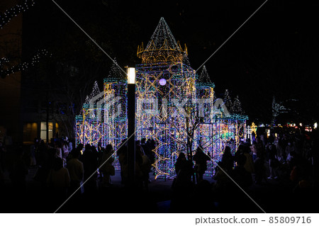It is the scenery of the Hiroshima Dreamination Festival. It is an illumination festival. 85809716