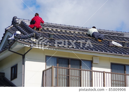 Repair of plaster on building tiles Maintenance of building tiles 85809906