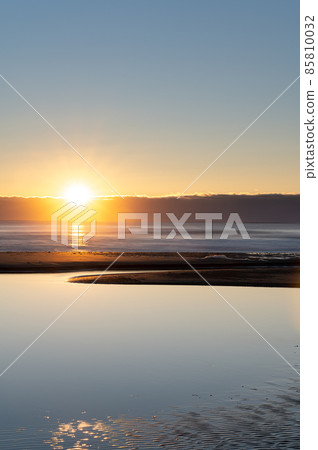 Sunrise Pacific Long Beach in winter Sunrise Pacific Long Beach in winter 85810032