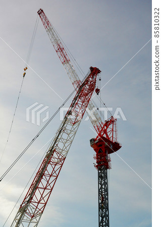 Giant crane working at a large-scale development construction site Giant crane working at a large-scale development construction site 85810322