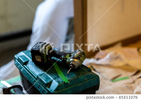 Housing remodeling bathroom demolition work 85811076