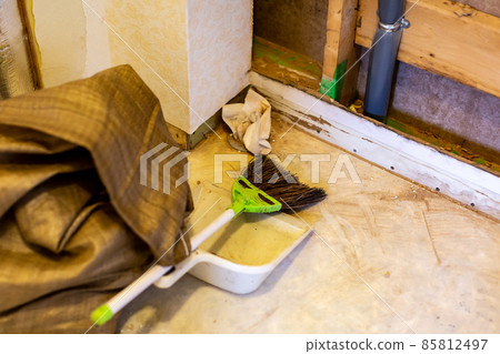 Housing remodeling bathroom demolition work Housing remodeling bathroom demolition work 85812497