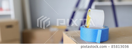 There are empty boxes and a stepladder in the room There are empty boxes and a stepladder in the room 85813036