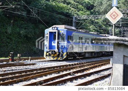 電聯車 85813084