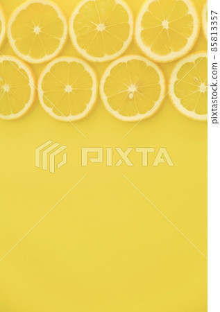 Lemon slices and copy space 85813357