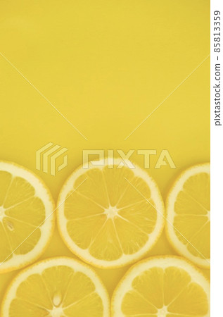 Lemon slices and copy space 85813359