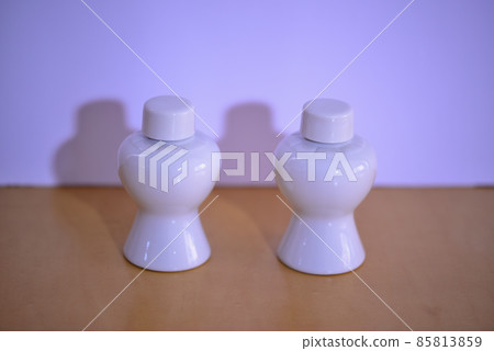 Three treasures and other shingu to offer to the shrine 85813859