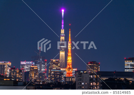 《Tokyo》 Night view of Tokyo Tower and Sky Tree 《Tokyo》 Night view of Tokyo Tower and Sky Tree 85814985