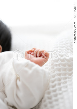 Born newborn 85815818