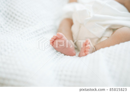 Born newborn 85815823