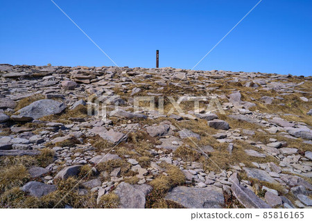 The summit of Yunomaruyama on the prefectural border between Nagano and Gunma prefectures in winter The summit of Yunomaruyama on the prefectural border between Nagano and Gunma prefectures in winter 85816165