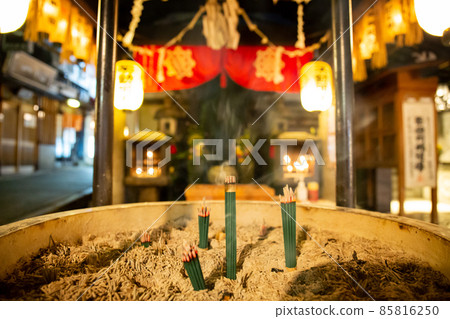 Hozenji Yokocho在晚上 85816250