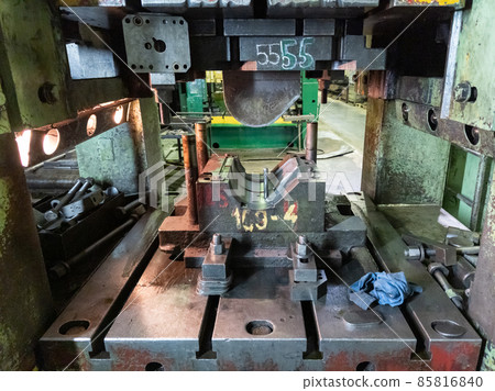 dirty used low tech stamping press with sheet metal die tooling dirty used low tech stamping press with sheet metal die tooling 85816840