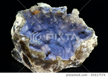 Kidney-shaped chalcedony covered with blue patina, a beautiful collection specimen of chalcedony. Golutvin deposit, Moscow region, Russia 85817574