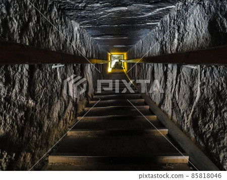 Red pyramid 85818046