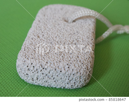 Rectangular block made of natural pumice stone for foot skin care. 85818647
