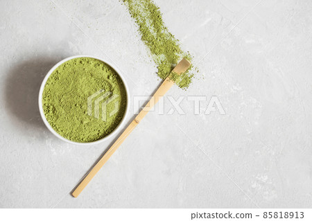 Green matcha tea powder on a gray background. Japanese traditional drink. Vegan healthy drink. View from above. Copy space. 85818913