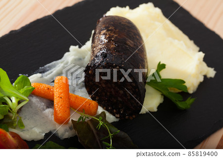 Blood sausage with vegetables 85819400
