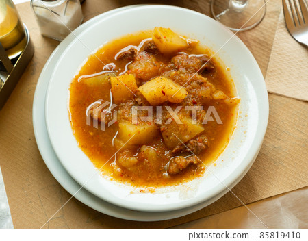 Stewed veal with a sauce with potatoes 85819410
