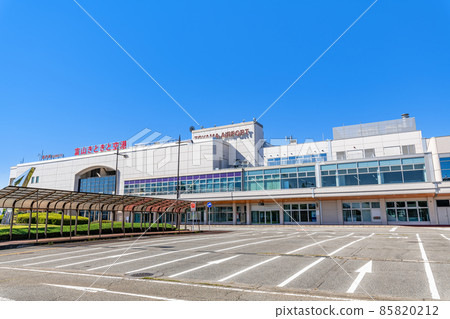 Toyama City, Toyama Prefecture, Toyama Airport (Toyama Kitokito Airport) in fine weather Toyama City, Toyama Prefecture, Toyama Airport (Toyama Kitokito Airport) in fine weather 85820212