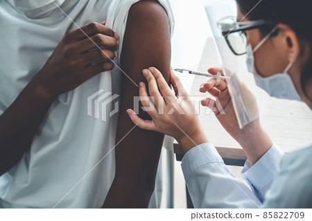 Young man visits skillful doctor at hospital for vaccination 85822709