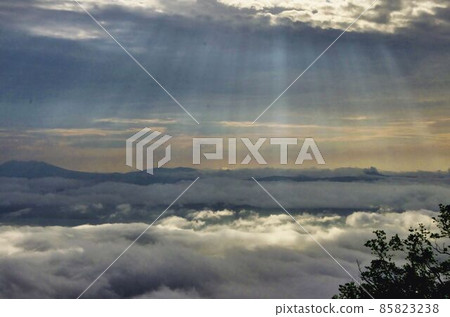 屈斜路湖的雲海,通往天堂的階梯 屈斜路湖的雲海,通往天堂的階梯 85823238