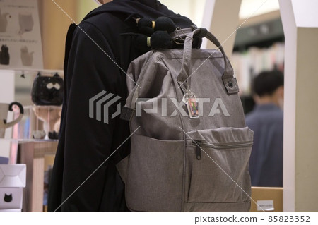 背包男 背包男 85823352