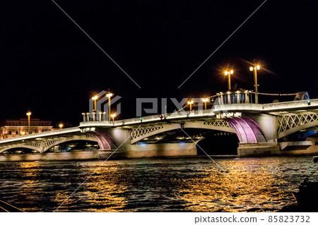 Annunciation bridge across the Neva river in Saint Petersburg, Russia. Night view Annunciation bridge across the Neva river in Saint Petersburg, Russia. Night view 85823732