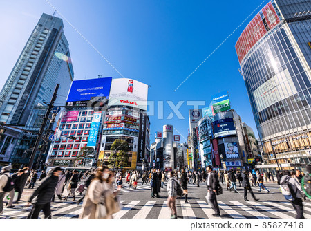 日本東京市容 6 波緊急宣言 還不傻……終於，東京超過 4000 人，全國超過 20000 人。澀谷是成人風格... = 14th 85827418