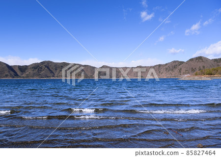 Lake Motosu and mountains / winter view Lake Motosu and mountains / winter view 85827464