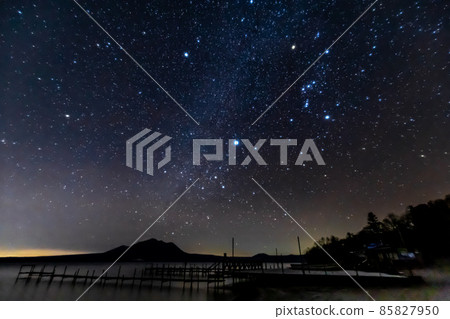 Lake Shikotsu and Winter Starry Sky 85827950