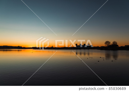 "Saitama Prefecture" Kawaguchi City, Arakawa before sunrise 85830689