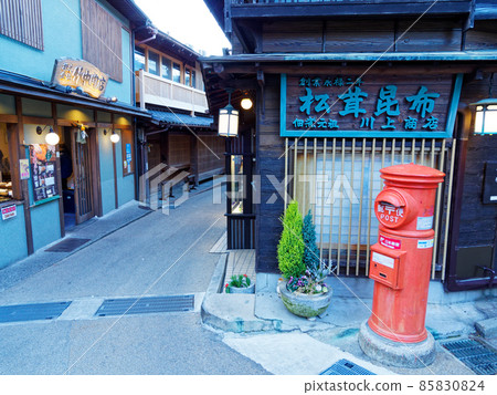 有馬溫泉街景（黃昏的湯本坂） 85830824