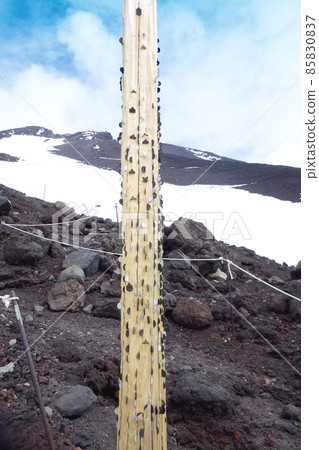 Scenery of the mountain trail of Mt. Fuji: Torii logs with coins sandwiched between them 85830837